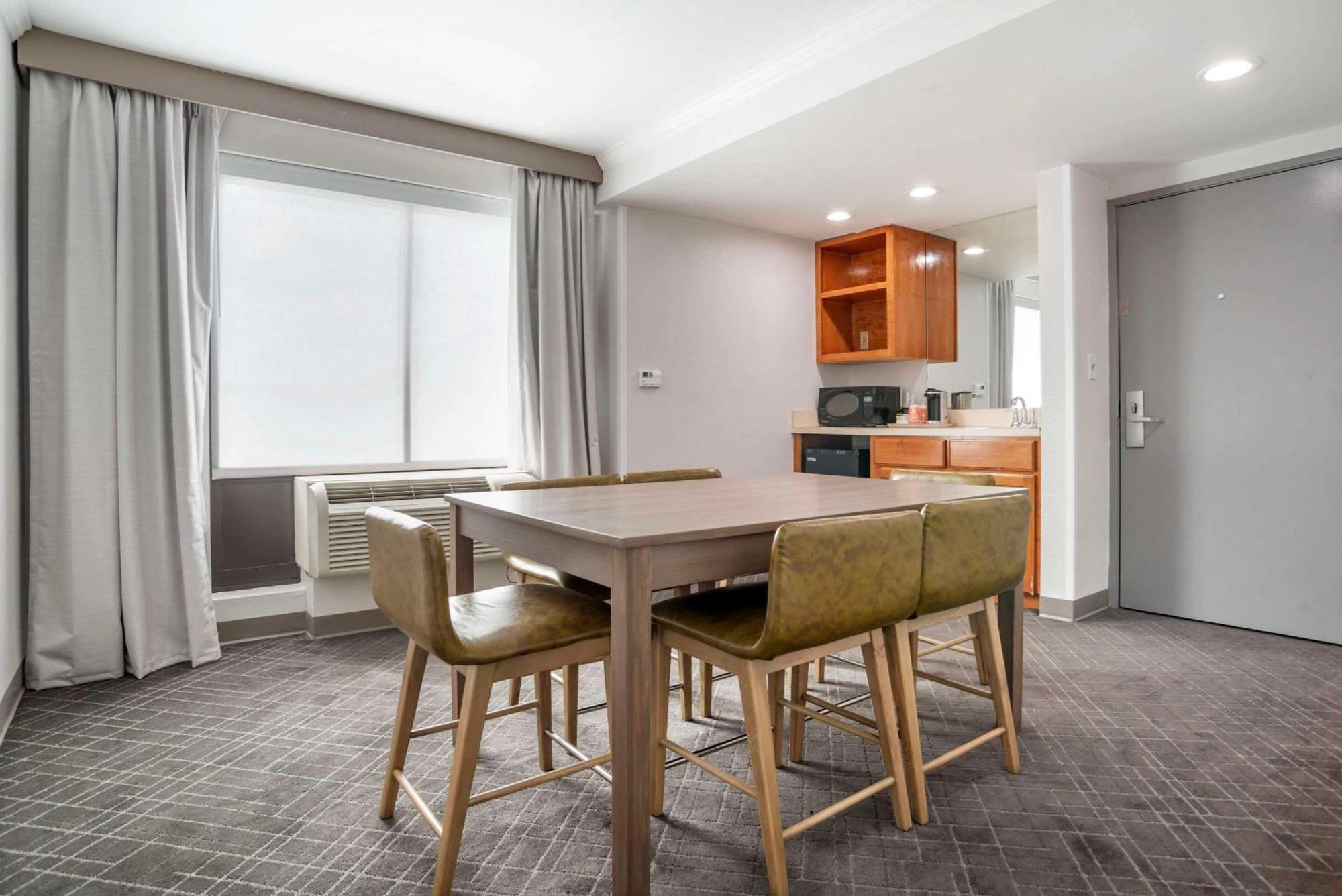 Comfort Inn & Suites New Orleans Airport North ケナー エクステリア 写真
