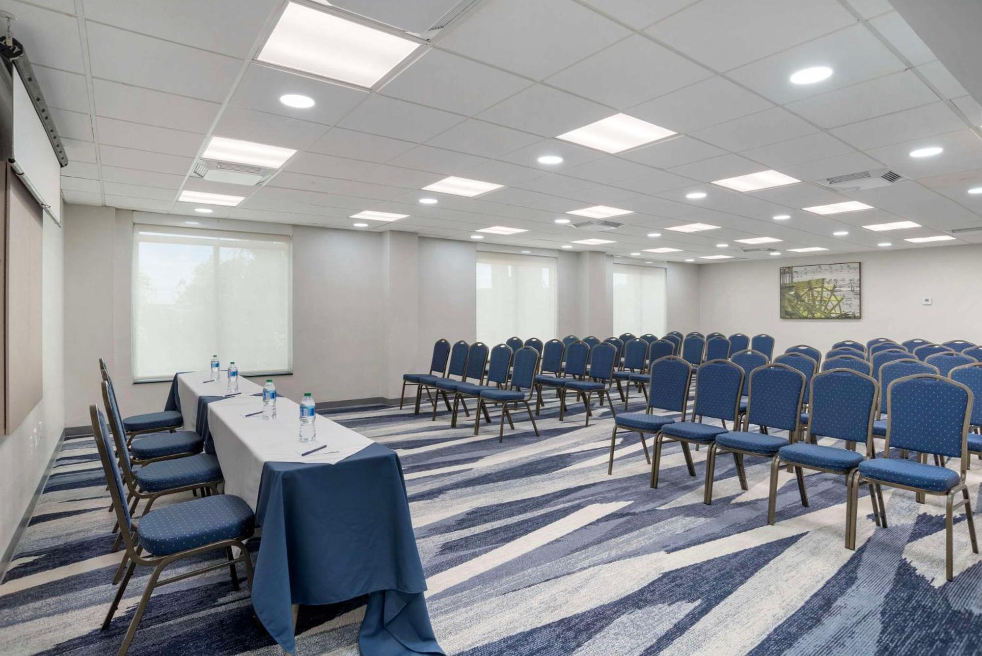 Comfort Inn & Suites New Orleans Airport North ケナー エクステリア 写真