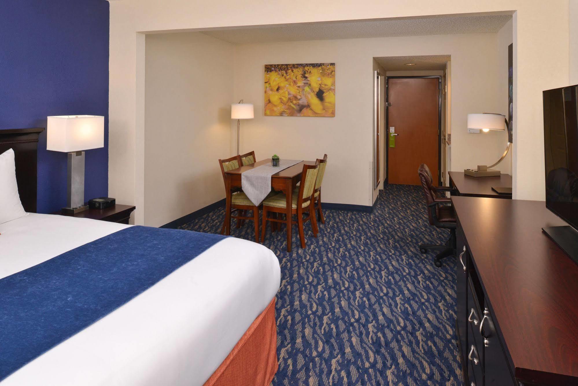 Comfort Inn & Suites New Orleans Airport North ケナー エクステリア 写真